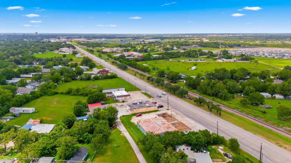 More Photos Of 4107 Port Lavaca Dr, Victoria Showroom For Sale