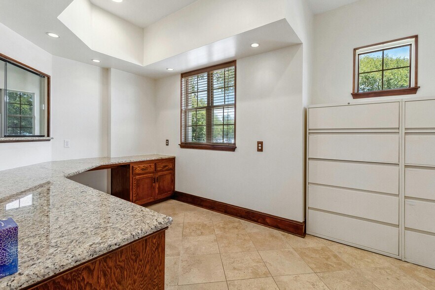 More Photos Of 310 Stagecoach Trl, San Marcos Medical For Lease