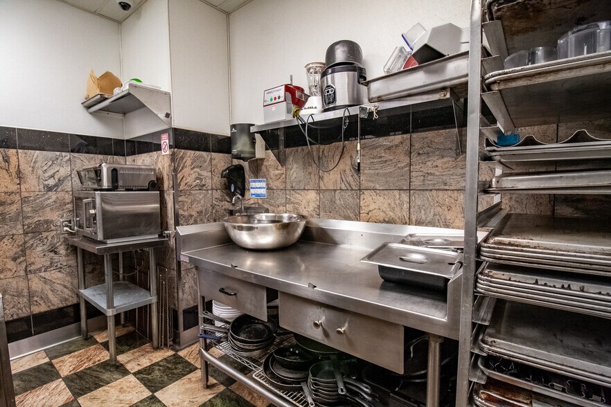 More Photos Of 423 S Cascade, Fergus Falls Freestanding For Sale