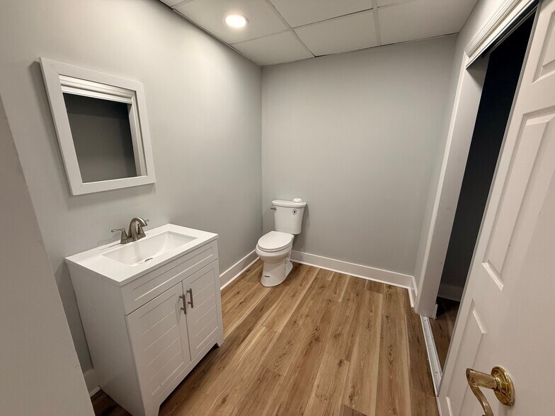 More Photos Of 214 Marine Pl, Avon By The Sea Office For Lease