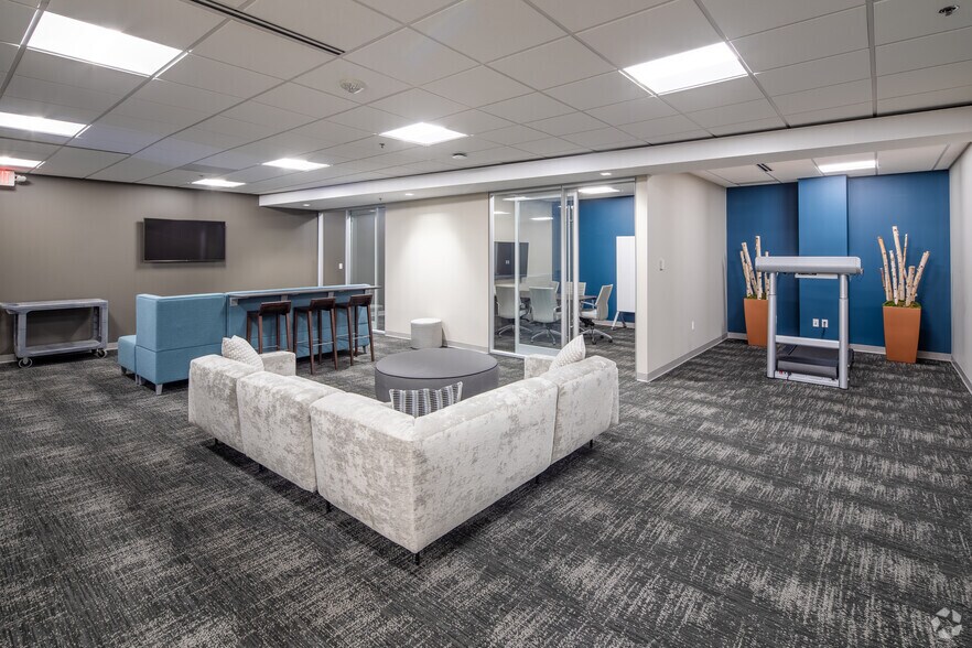 More Photos Of 14567 N Outer Forty, Chesterfield Office For Lease