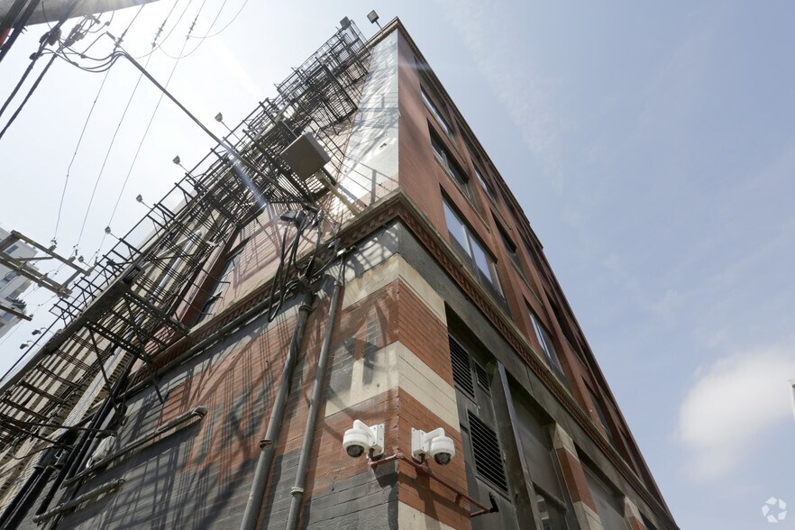 More Photos Of 215 W Ontario St, Chicago Loft Creative Space For Lease