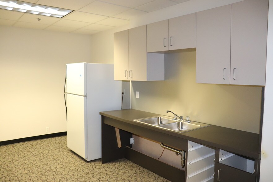 More Photos Of 2520 W Irving Blvd, Irving Office For Lease