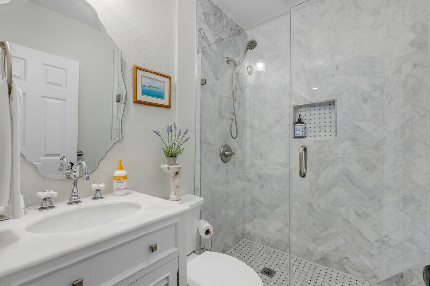 More Photos Of 801 Canal St, New Smyrna Beach Office For Sale