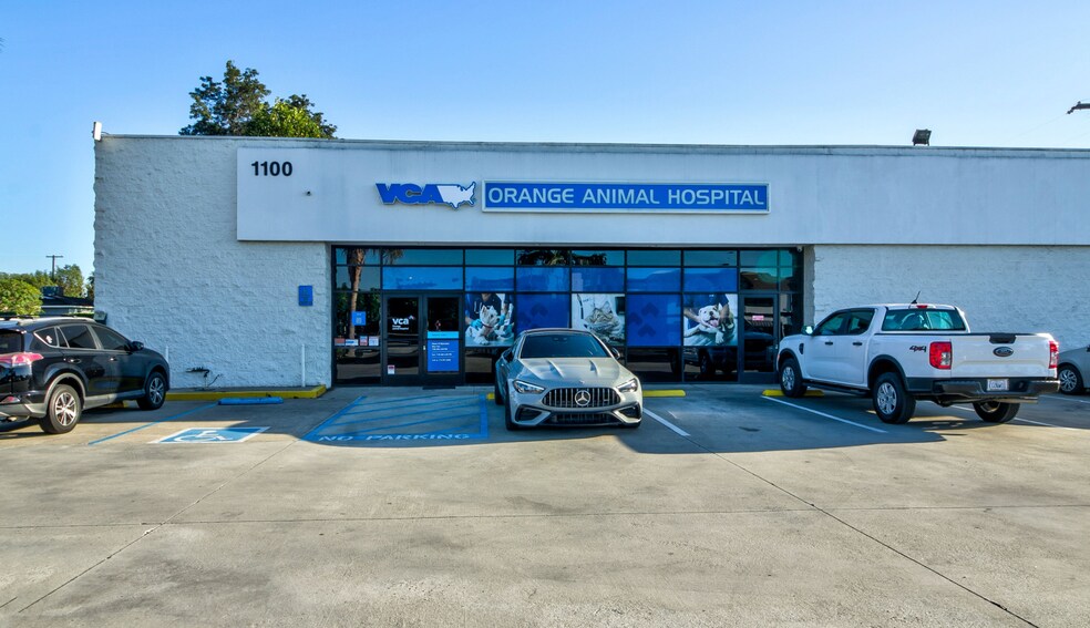 More Photos Of 1100 W Chapman Ave, Orange Veterinarian Kennel For Sale