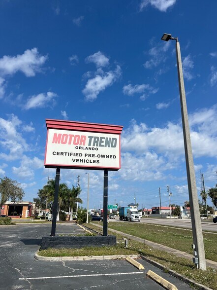 More Photos Of 2000 Principal Row, Orlando Freestanding For Lease