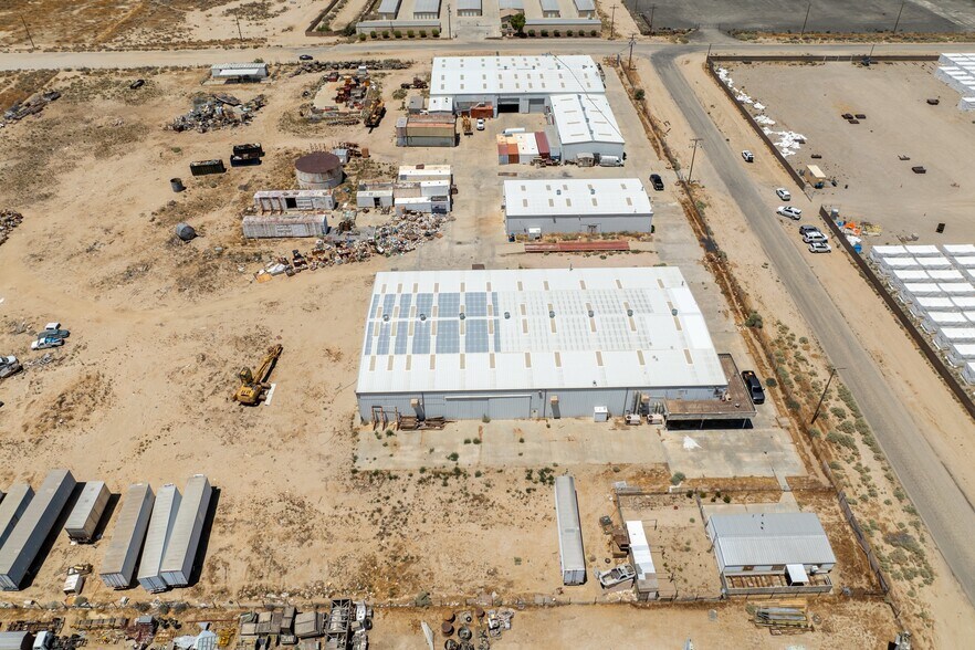 More Photos Of 1400 Orange St, Rosamond Warehouse For Lease