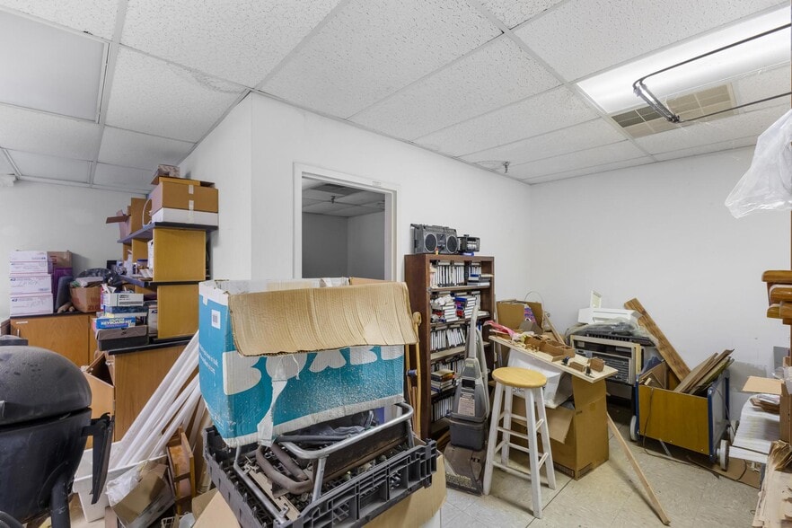 More Photos Of 115 Mill St, Warrenville Manufacturing For Sale