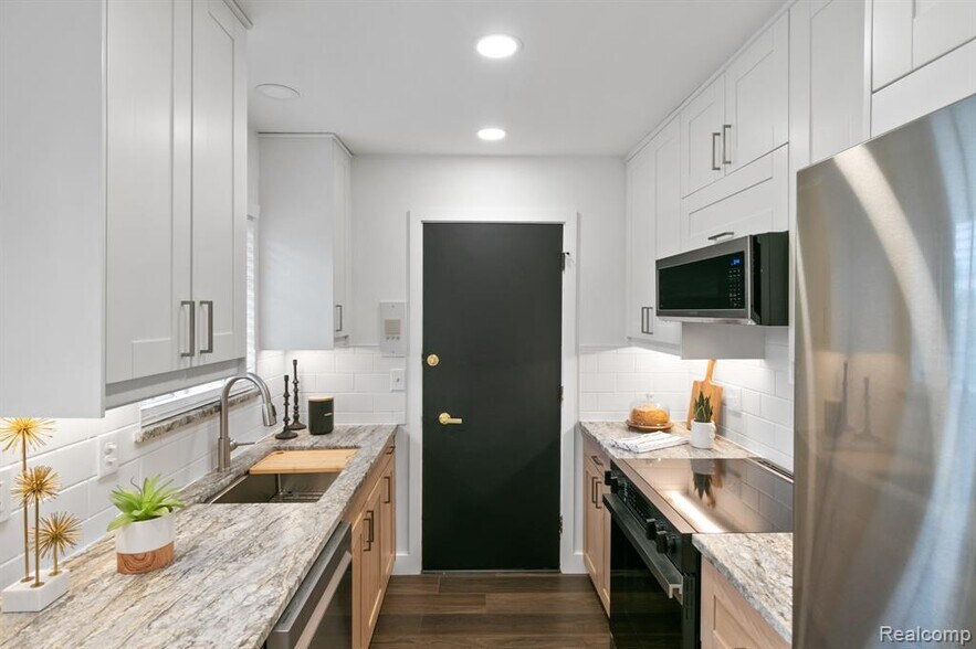 More Photos Of 500 Romeo Rd, Rochester Apartments For Sale