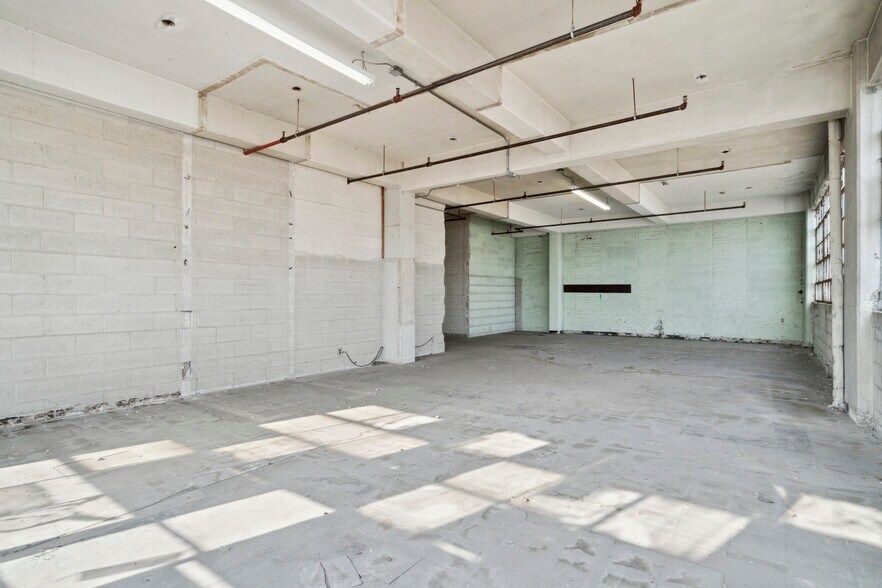 More Photos Of 2916 Weikel St, Philadelphia Warehouse For Sale