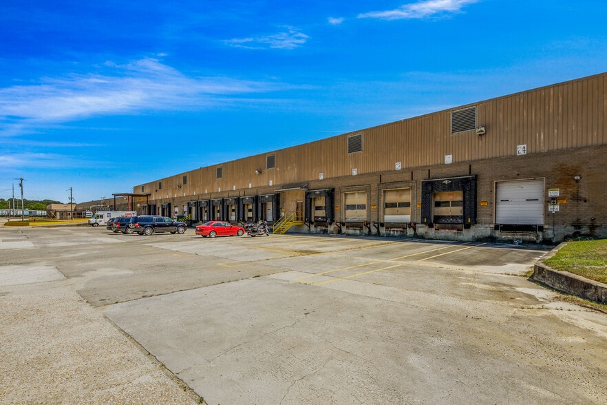 More Photos Of 3036 Gillespie St, Fayetteville Manufacturing For Lease