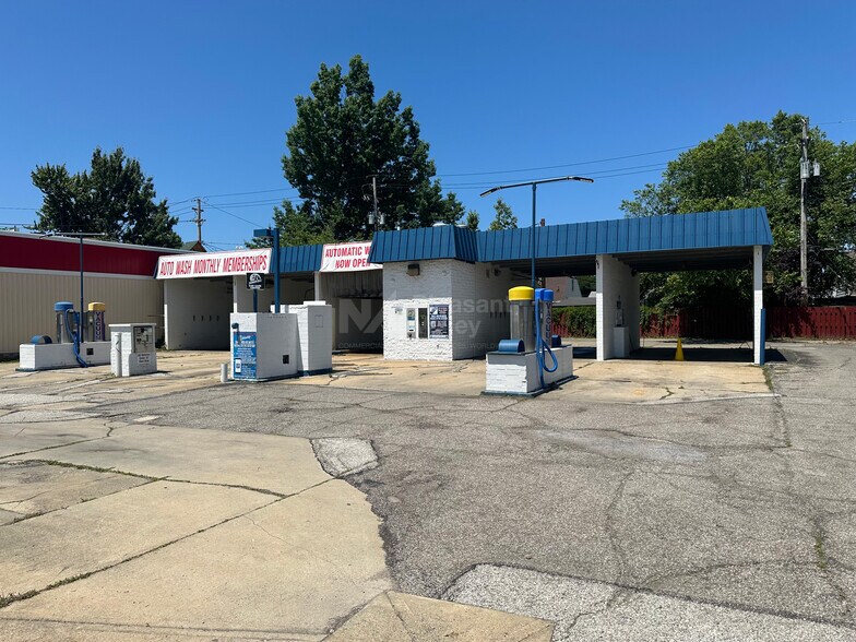 More Photos Of 29007 Lake Shore Blvd, Willowick Specialty For Sale