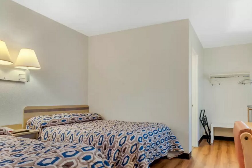 More Photos Of 3404 Vine St, Hays Hospitality For Sale