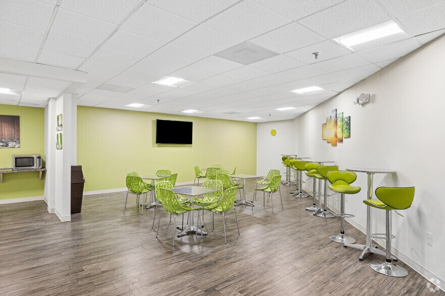 More Photos Of 2 Waterside Crossing, Windsor Office For Sale
