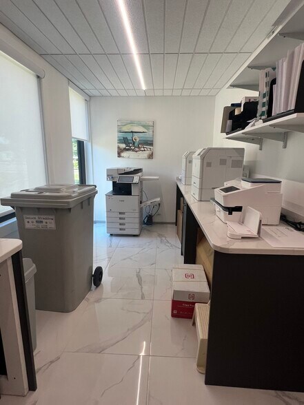 More Photos Of 1956 Bayshore Blvd, Dunedin Office For Sale