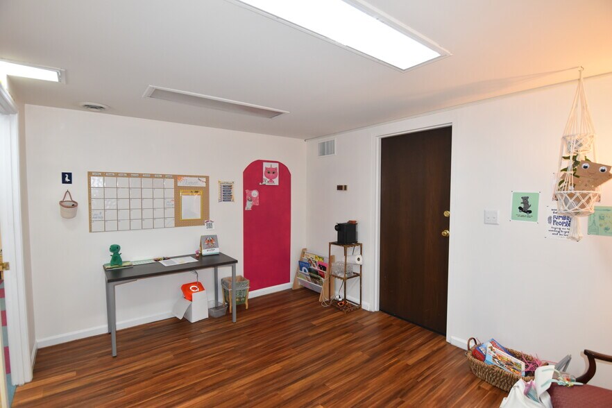 More Photos Of 2021 Richard Jones Rd, Nashville Office For Lease