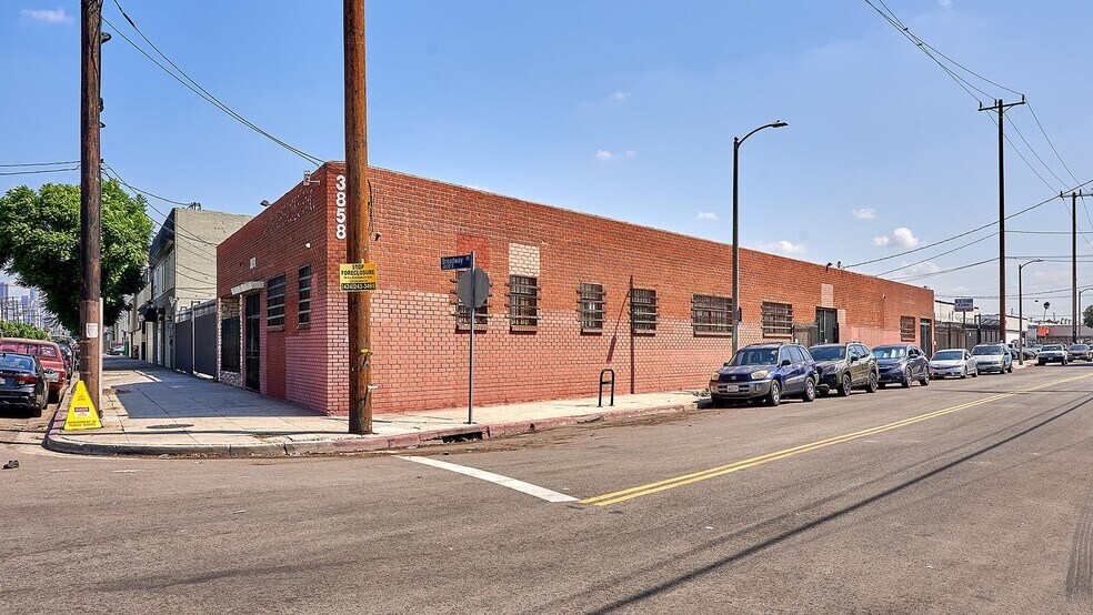 More Photos Of 3858 Broadway Pl, Los Angeles Warehouse For Lease