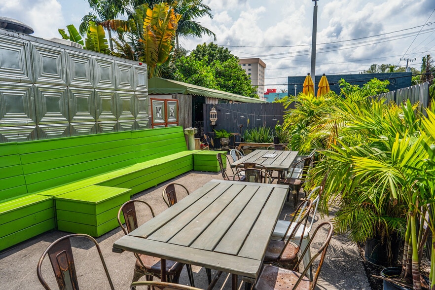 More Photos Of 701-709 NE 79th St, Miami Storefront Retail Office For Sale