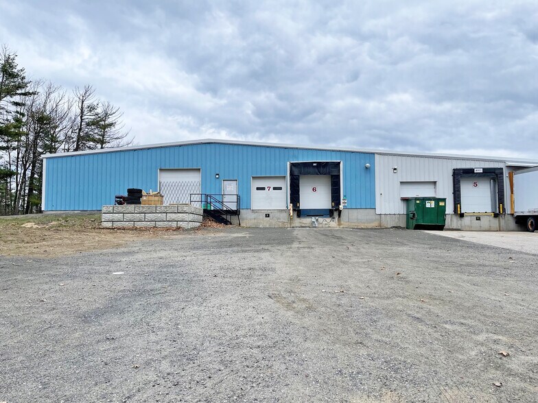 More Photos Of 41 Industrial Ave, Sanford Manufacturing For Lease