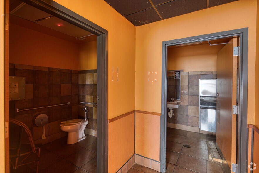 More Photos Of 1855 E Memorial Blvd, Lakeland Fast Food For Sale