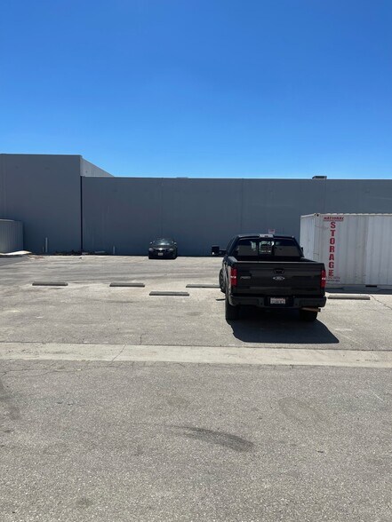 More Photos Of 19410-19420 Business Center Dr, Northridge Warehouse For Lease