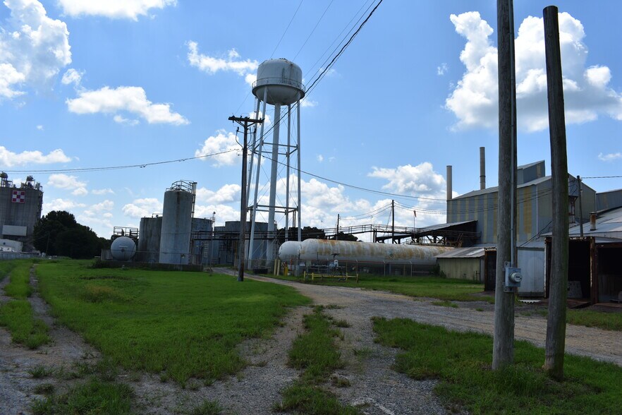 More Photos Of 2582 Salisbury Hwy, Statesville Manufacturing For Sale