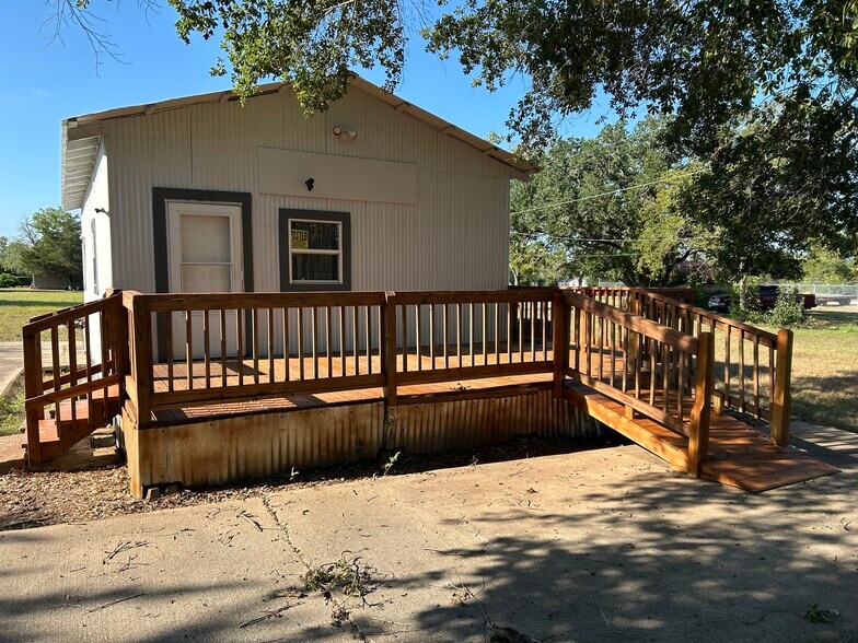 More Photos Of 1006 Spur 515 St, Navasota Restaurant For Lease