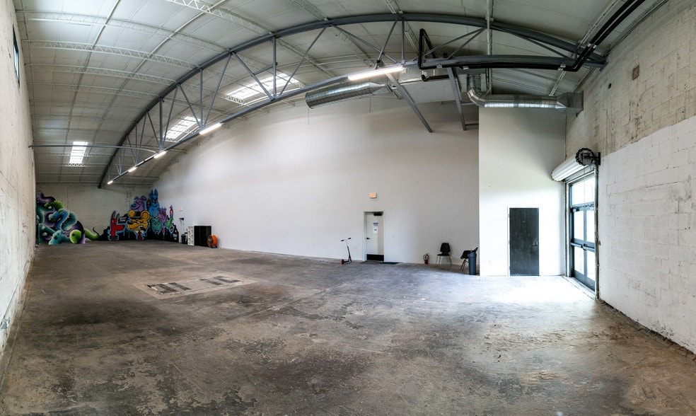 More Photos Of 2430 S Terminal Dr, Saint Petersburg Warehouse For Lease