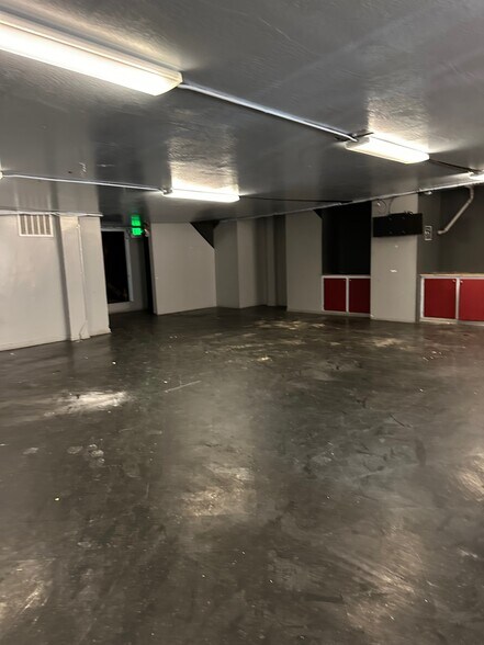 More Photos Of 316 14th St, Oakland Bar For Sale