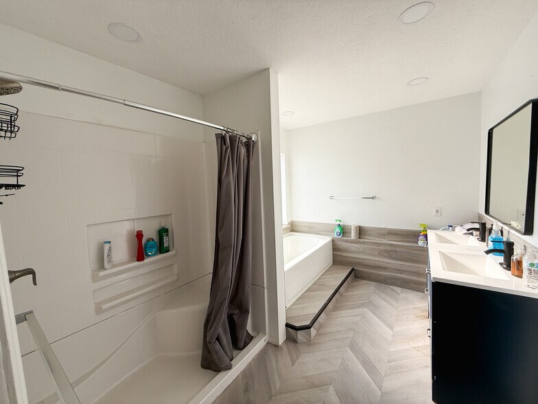 More Photos Of 205 SW First St, Ontario Freestanding For Sale