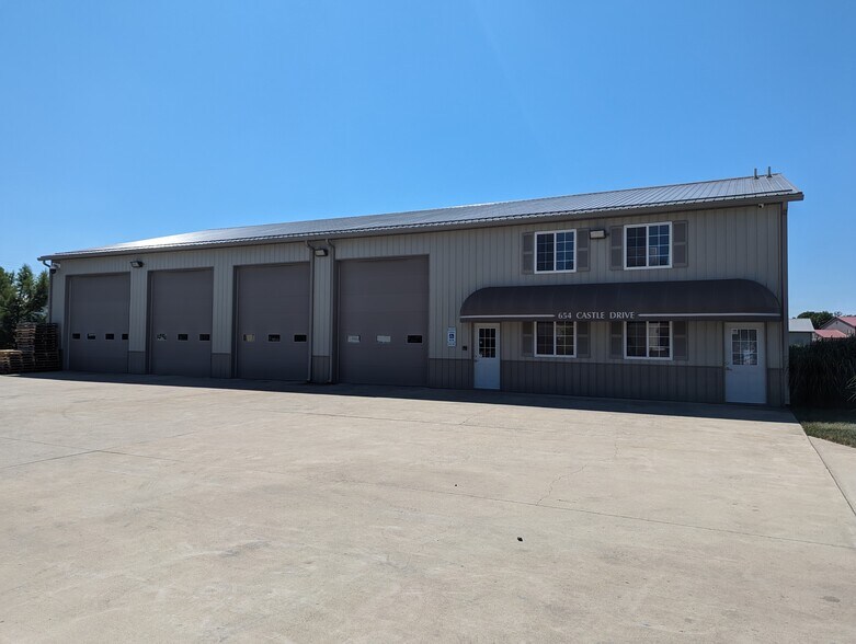 More Photos Of 654 Castle Dr, Charleston Distribution For Sale