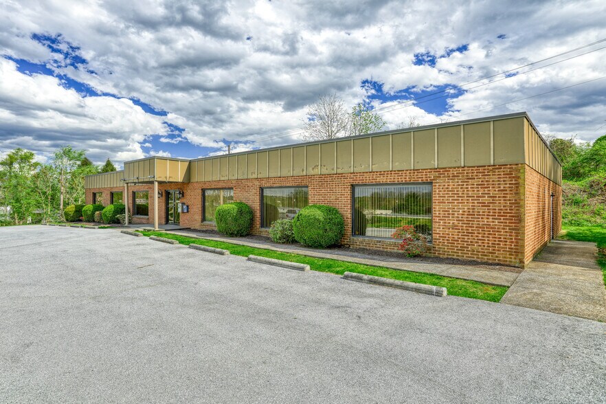 More Photos Of 4051 Executive Park Dr, Harrisburg Office For Lease