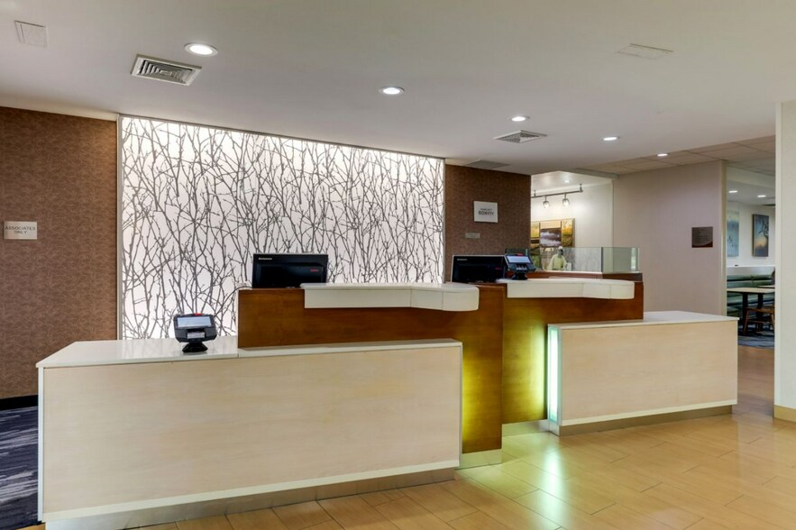 More Photos Of 1111 N Lorraine St, Hutchinson Hotel For Sale