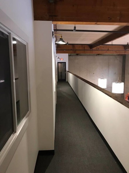 More Photos Of 2330 NW 31st Ave, Portland Flex For Lease