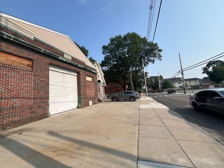 More Photos Of 461 Douglas Ave, Providence Warehouse For Lease