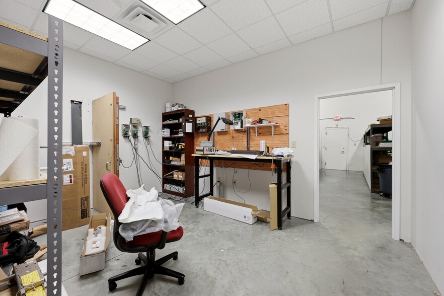 More Photos Of 2380 Fortune Dr, Lexington Light Manufacturing For Lease