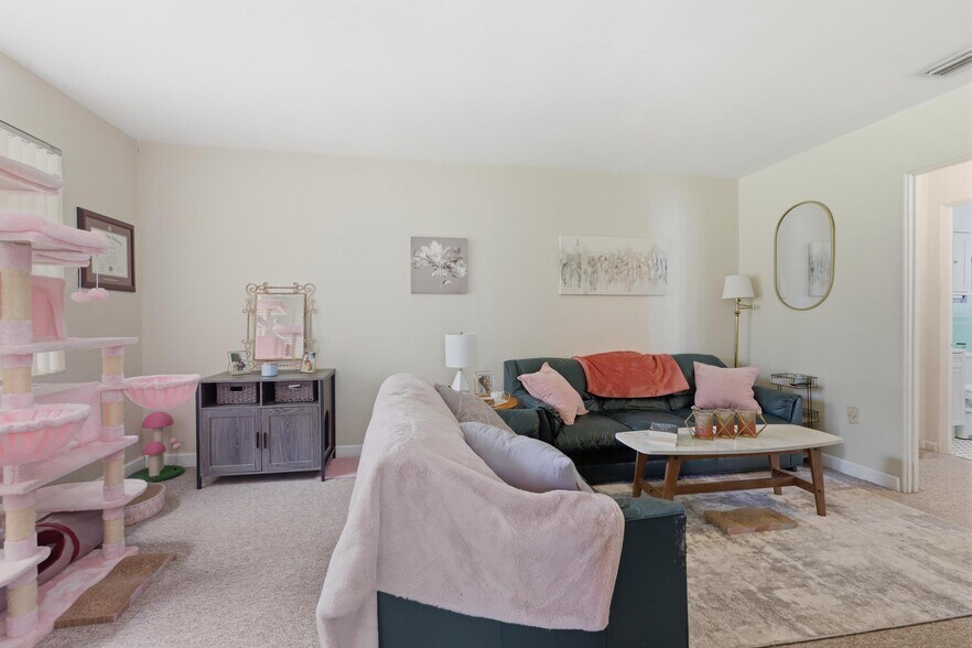 More Photos Of 642 Harwood St, Orlando Apartments For Sale