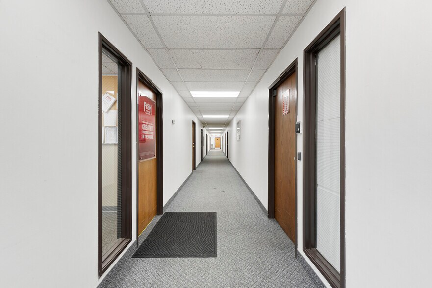 More Photos Of 220 Robert St S, Saint Paul Office For Sale