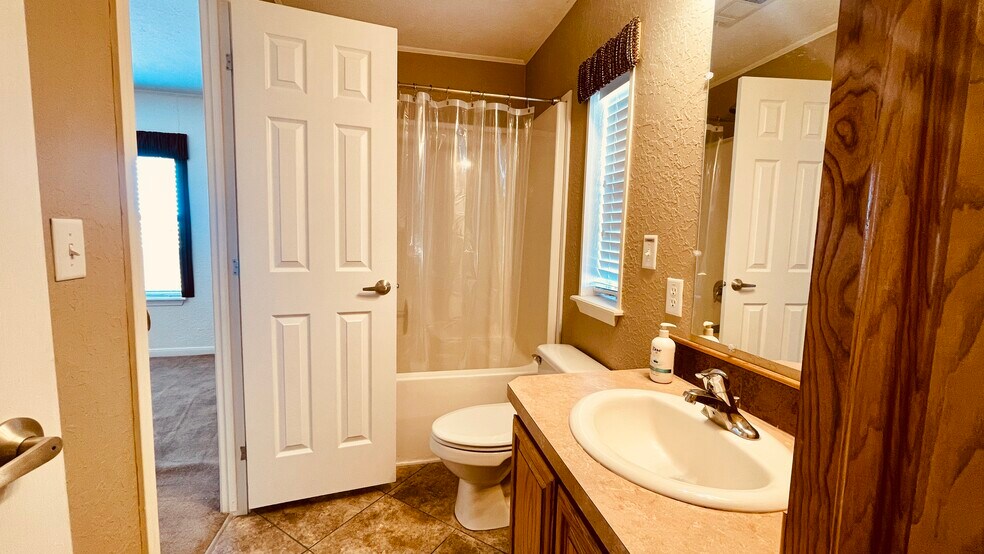 More Photos Of 1613 W San Antonio St, Marfa Specialty For Sale