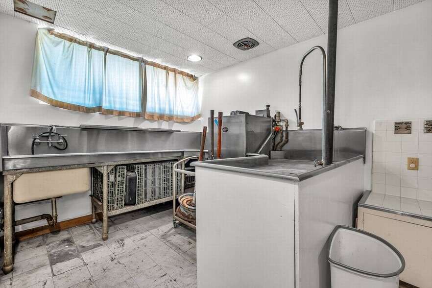 More Photos Of 7707 Florence Ave, Downey Religious Facility For Sale