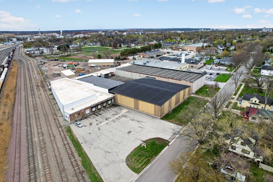 More Photos Of 1132 Lincoln St, Green Bay Warehouse For Sale