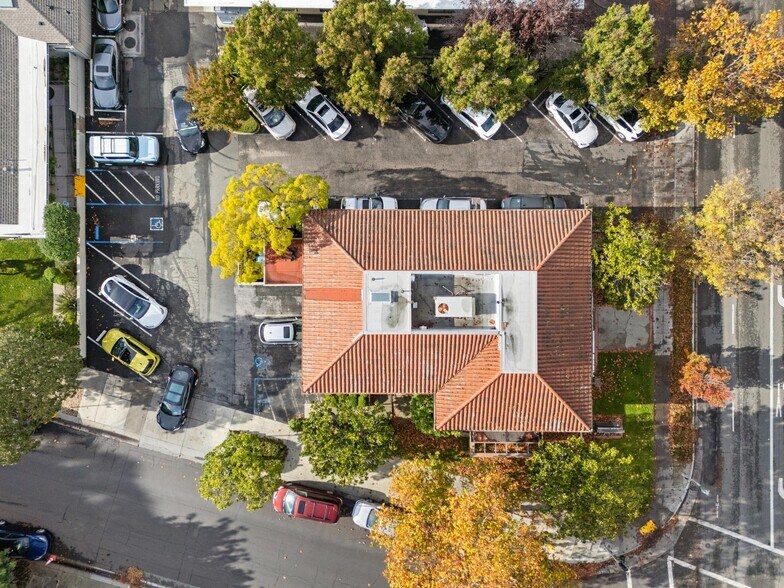More Photos Of 2750 Middlefield Rd, Palo Alto Office For Lease