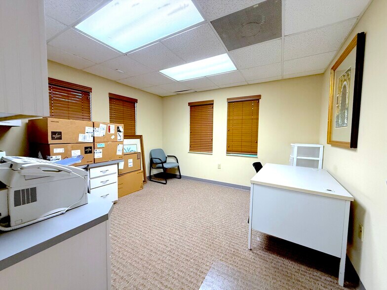 More Photos Of 3861 Oakwater Cir, Orlando Medical For Sale