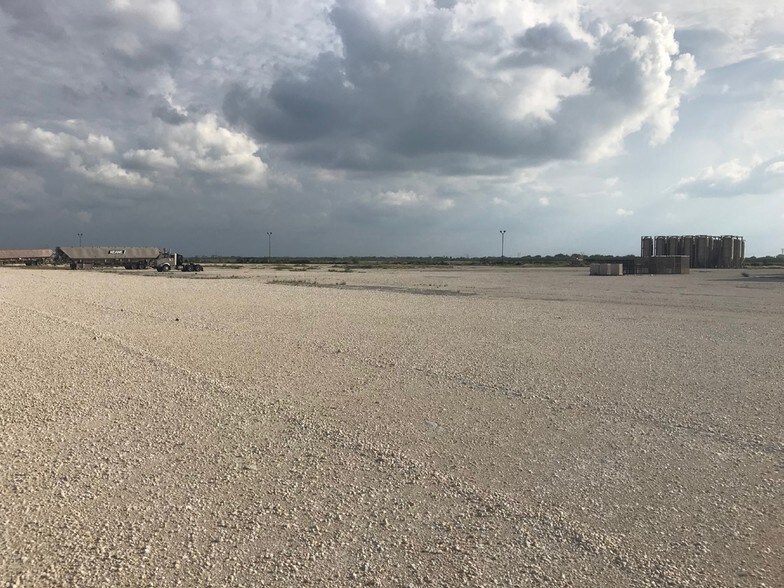 More Photos Of 6291 S Interstate Highway 37, Mathis Warehouse For Lease