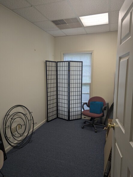 More Photos Of 555 Research Dr, Athens Office For Sale