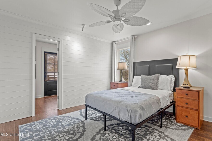 More Photos Of 647 Howard Ave, Biloxi Office Residential For Sale