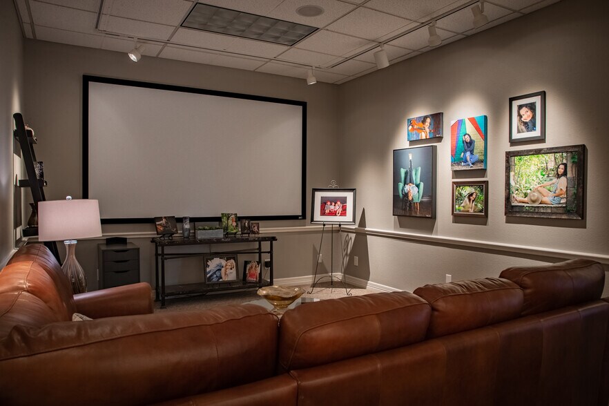 More Photos Of 1015 Road To Six Flags St, Arlington Office For Sale