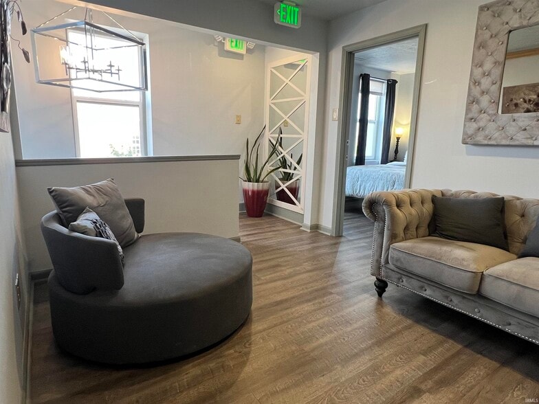 More Photos Of 128 W Walnut St, Kokomo Flex For Sale