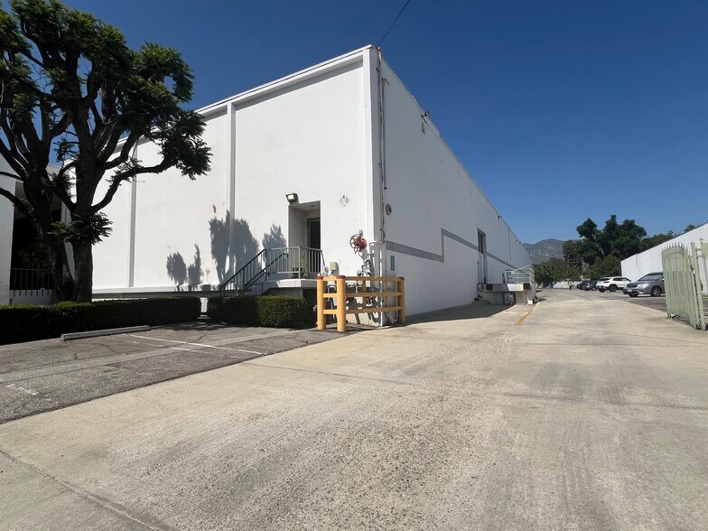 More Photos Of 12840 Bradley Ave, Sylmar Warehouse For Lease