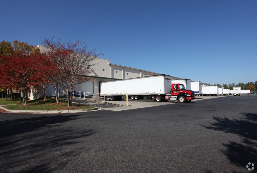 More Photos Of 76 Southwoods Pky, Hapeville Warehouse For Lease
